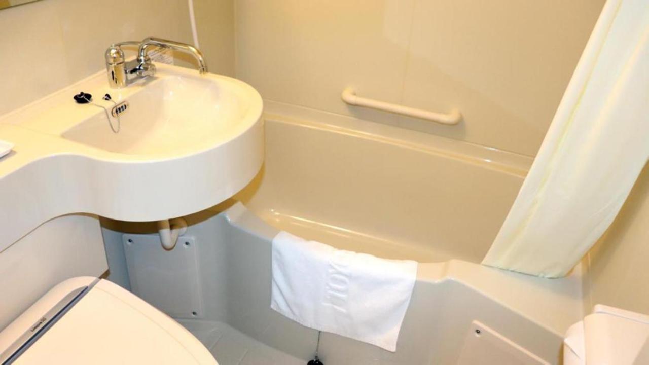 Toyoko Inn Chiba Minato Ekimae Exterior foto